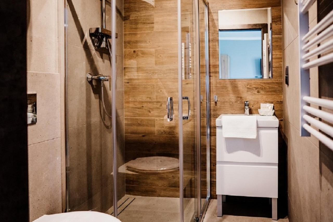 Roza Rooms Zator Bagian luar foto